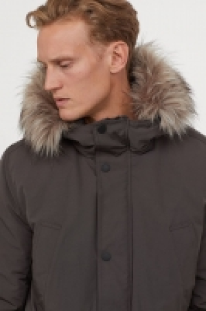 Padded parka with a hood 38.00 €