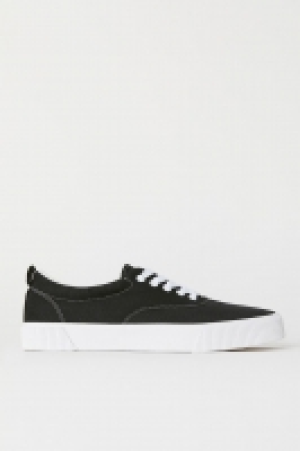 Canvas trainers 13.00 €