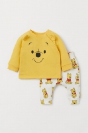Sweatshirt and joggers 13.00 €