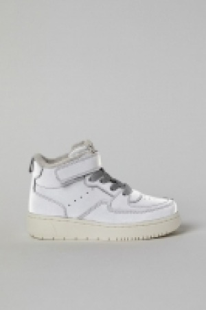 Hi-top trainers 15.00 €