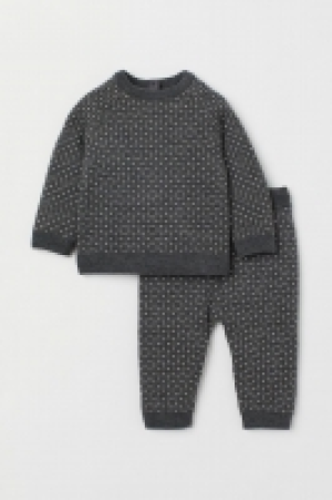 Wool jumper and trousers 28.00 €