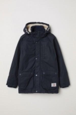 Padded parka with a hood 23.00 €