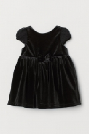 Puff-sleeved velour dress 9.00 €