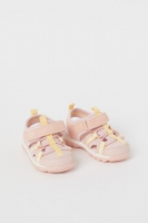 Sturdy sandals 13.00 €