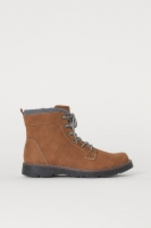 Zip-up boots 18.00 €
