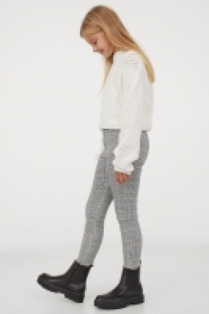 Skinny Fit twill trousers 10.00 €