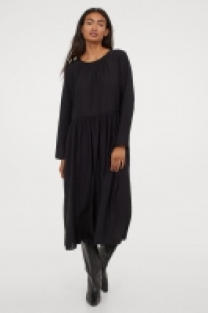 Calf-length dress 15.00 €