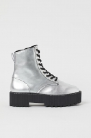 Platform boots 17.99 €