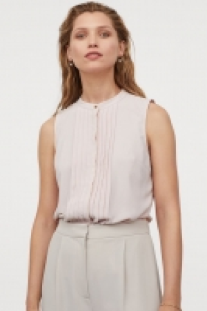 Sleeveless pin-tuck blouse 10.00 €