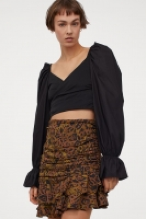 Puff-sleeved wrapover top 15.00 €