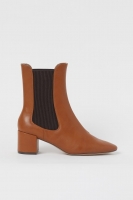 HM  Pointed-toe boots
