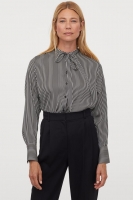 HM  Tie-collar blouse