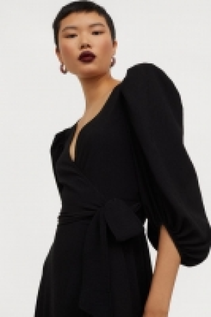 Puff-sleeved wrap dress 23.00 €