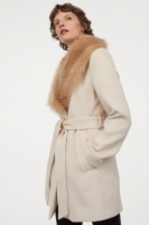Faux fur-collared coat 35.00 €