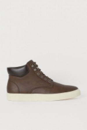 Hi-top trainers 28.00 €