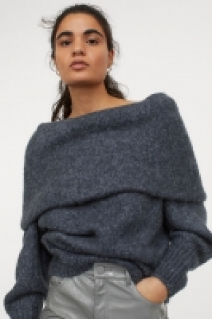 Off-the-shoulder jumper 15.00 €