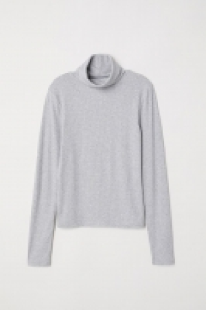 Ribbed polo-neck top 7.00 €