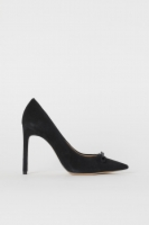 Suede court shoes 33.00 €