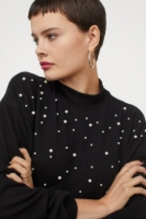 Beaded jumper 9.00 €