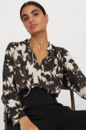 Tie-detail blouse 13.00 €