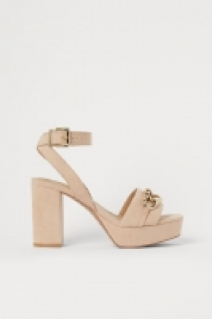 Platform sandals 29.00 €