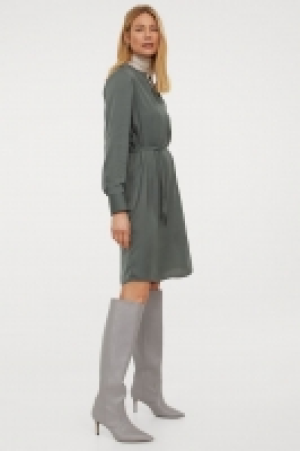 Tie-detail dress 16.00 €