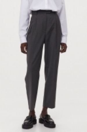Crease-leg trousers 18.00 €