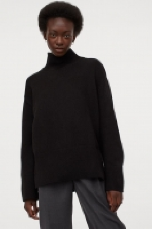 Knitted polo-neck jumper 24.00 €