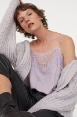 HM  Lace-trimmed top