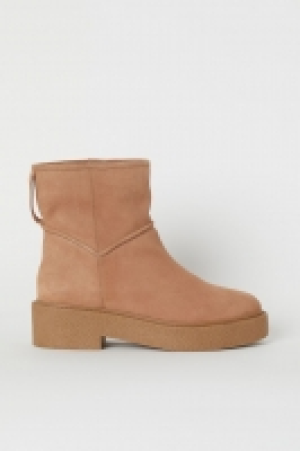 HM  Pile-lined ankle boots