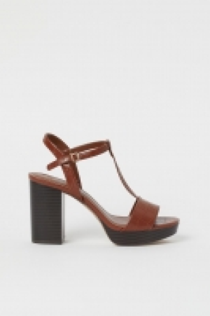 Platform sandals 20.00 €