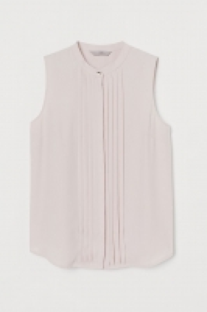 HM  Sleeveless pin-tuck blouse