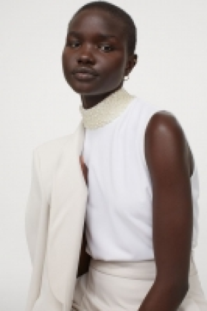 Stand-up collar top 18.00 €
