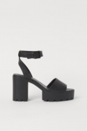 Platform sandals 31.00 €