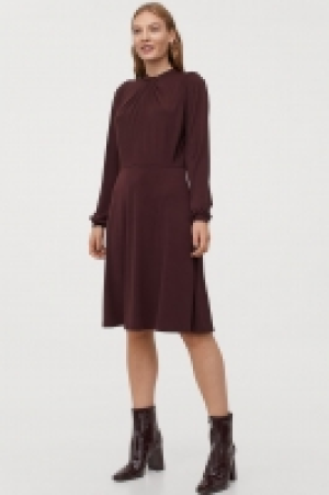 Knee-length dress 18.00 €