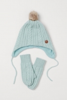 HM  Cable-knit hat and mittens