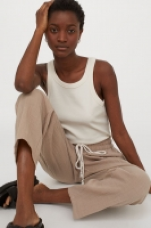 Pull-on viscose-blend trousers 13.00 €