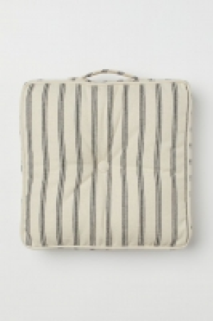 Striped seat cushion 12.00 €