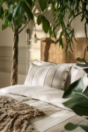 HM  Linen-blend duvet cover set
