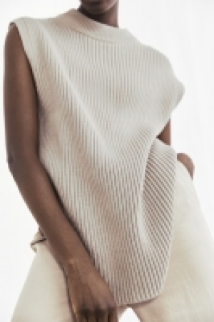Oversized sweater vest 10.00 €