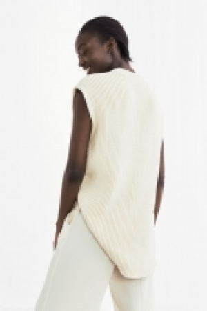 Oversized sweater vest 11.00 €