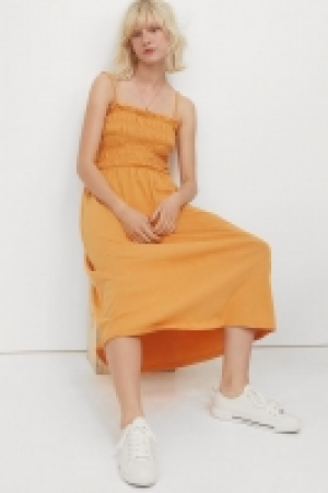 Smocking-detail dress 10.00 €
