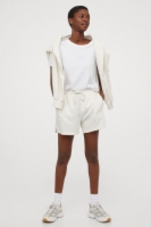 Sweatshirt shorts 9.00 €