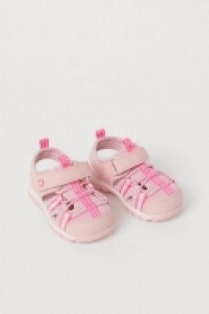 Sturdy sandals 11.00 €