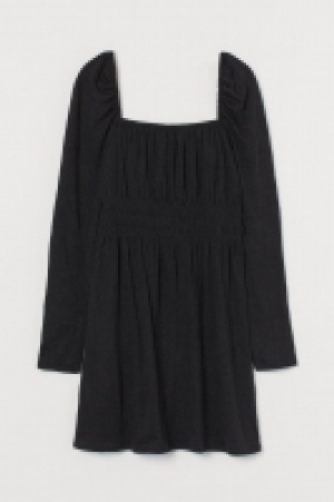 Short puff-sleeved dress 9.00 €