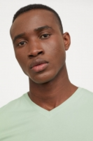 V-neck T-shirt Slim Fit 6.00 €
