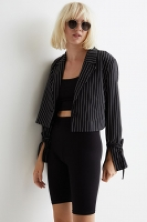 HM  Cropped blazer