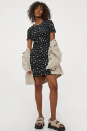 Smocked dress 5.00 €