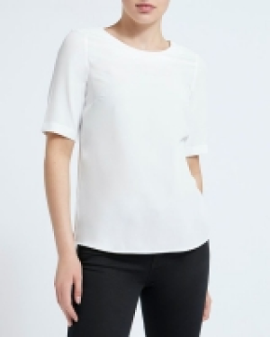 Woven Front Top 5.00 €