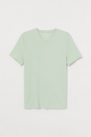 V-neck T-shirt Slim Fit 7.00 €